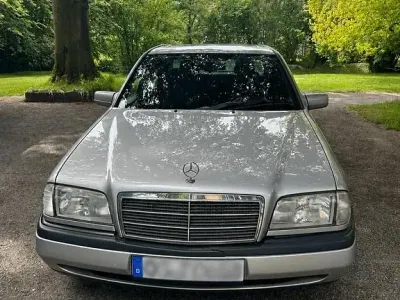 Gebraucht Mercedes C180 122 PS (89 kW) 1995 Silber Limousine