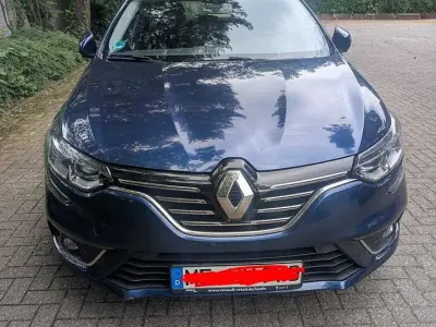 Gebraucht Renault Mégane Intens 132 PS (97 kW) 2017 Blau Limousine