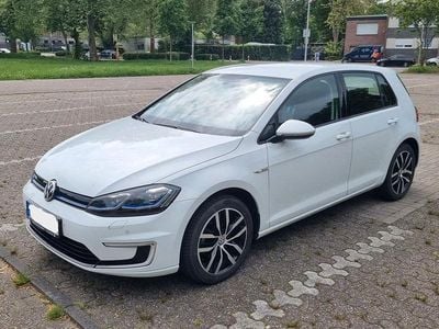 Gebraucht VW Golf 100 kW (136 PS) 2018 Weiß Limousine