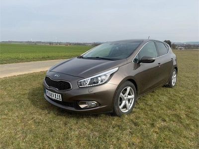 Gebraucht Kia Ceed Spirit 128 PS (94 kW) 2012 Braun Kleinwagen