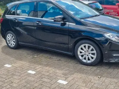 Gebraucht Mercedes B180 122 PS (89 kW) 2016 Schwarz Van / Kleinbus