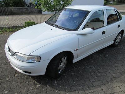 Gebraucht Opel Vectra 101 PS (74 kW) 2000 Weiß Limousine