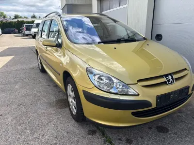 Gebraucht Peugeot 307 109 PS (80 kW) 2002 Gold Limousine