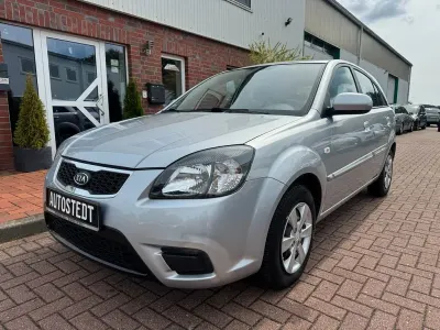 Gebraucht Kia Rio Vision 75 PS (55 kW) 2009 Silber Limousine