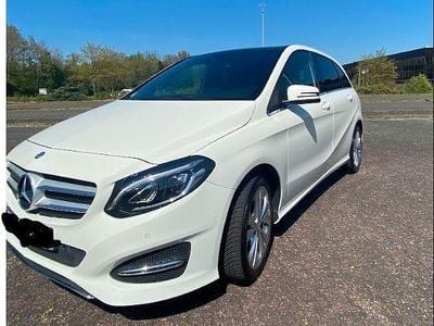 Usata Mercedes B200 136 CV (100 kW) 2015 Bianco Monovolume