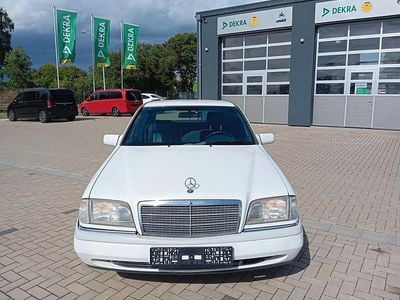 Weiß Gebraucht 1994 Mercedes C220 Limousine | 5.500 €