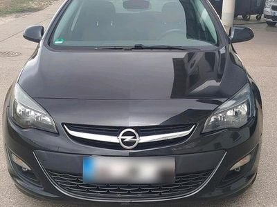 Gebraucht Opel Astra 140 PS (102 kW) 2014 Schwarz Limousine