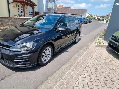 Gebraucht VW Golf VII Comfortline 150 PS (110 kW) 2020 Deep black Kombi
