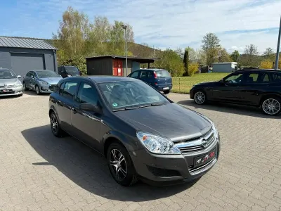 Używany Opel Astra 90 KM (66 kW) 2009 Szary Hatchback