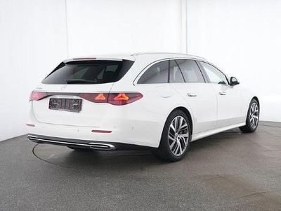 Gebraucht Mercedes E300 Avantgarde 313 PS (230 kW) 2024