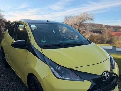 Gebraucht Toyota Aygo X-play 69 PS (50 kW) 2016 Gelb Kleinwagen