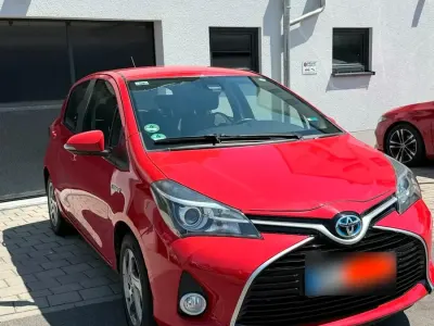 Gebraucht Toyota Yaris 74 PS (54 kW) 2016 Rot Kleinwagen