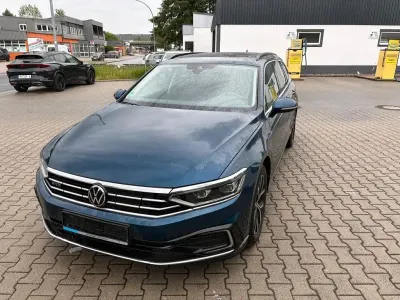 Gebraucht VW Passat GTE 218 PS (160 kW) 2022 Aquamarinblau metallic Kombi