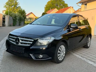 Gebraucht Mercedes B180 122 PS (89 kW) 2013 Schwarz Van / Kleinbus
