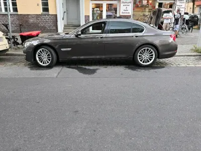 Gebraucht BMW 750 449 PS (330 kW) 2014 Grau Limousine