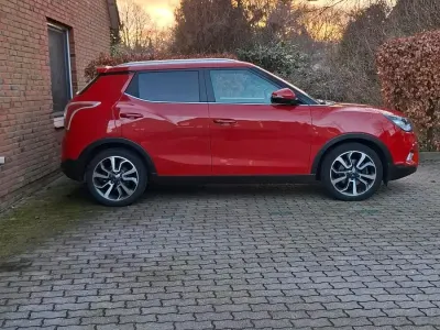 Gebraucht SsangYong Tivoli Quartz 128 PS (94 kW) 2016 Rot SUV