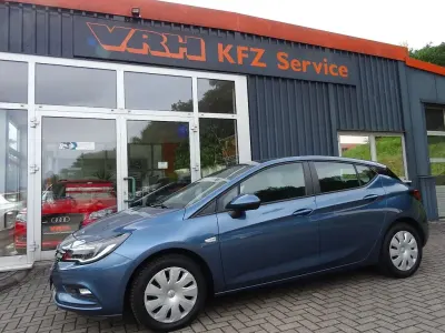 Gebraucht Opel Astra Selection 105 PS (77 kW) 2016 Blau Limousine