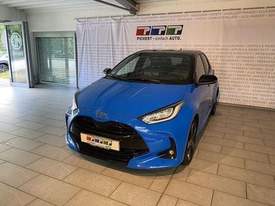Gebraucht Toyota Yaris Hybrid Edition 131 PS (96 kW) 2024 Neptune blue metallic, dach schwarz Kleinwagen