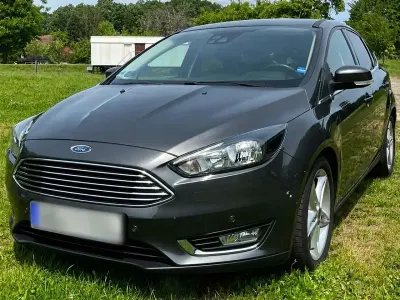 Gebraucht Ford Focus Titanium 182 PS (133 kW) 2015 Grau Limousine