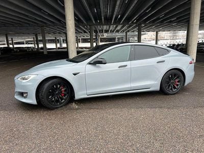 Grau Gebraucht 2016 Tesla Model S Kleinwagen | 27.800 € (Etwas zu teuer)