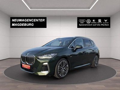 Sanremo green metallic Gebraucht 2024 BMW 218 Active Tourer M Sport Van / Kleinbus | 32.480 € (Etwas zu teuer)