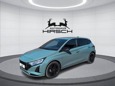 Neu Hyundai i20 Blackline 90 PS (66 kW) 2026 Grün Kleinwagen