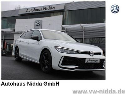 Usata VW Passat R-line 193 CV (141 kW) 2024 Bianco Station wagon