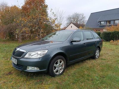 Grau Gebraucht 2010 Skoda Octavia Kombi | 2.750 € (Guter Preis)