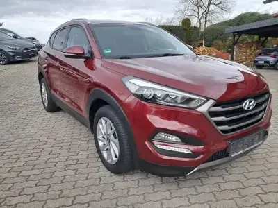 Gebraucht Hyundai Tucson Trend 132 PS (97 kW) 2016 Rot SUV