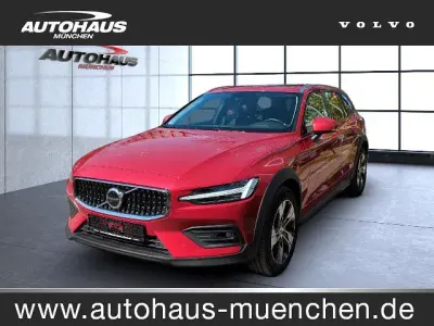 Gebraucht Volvo V60 CC Plus 197 PS (144 kW) 2024 Rot Kombi