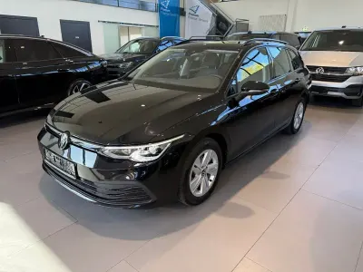 Gebraucht VW Golf VIII Life 131 PS (96 kW) 2023 Schwarz Limousine