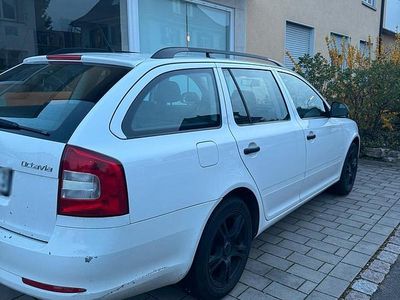 Gebraucht Skoda Octavia 105 PS (77 kW) 2012 Weiß Limousine
