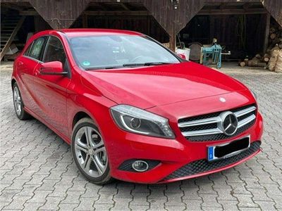 Gebraucht Mercedes A200 156 PS (114 kW) 2014 Rot Limousine