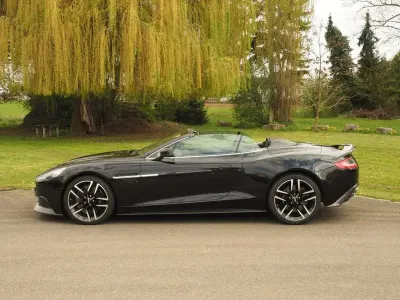Używany Aston Martin Vanquish 572 KM (420 kW) 2015 Czarny Kabriolet