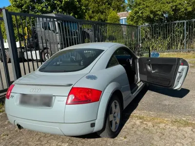 Begagnad Audi TT 184 HK (135 kW) 2000 Grå Sportkupé