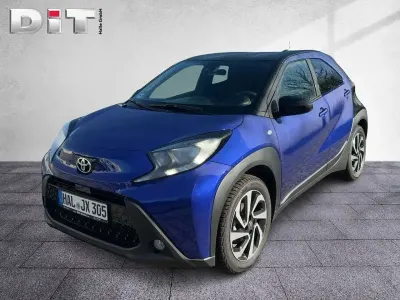Gebraucht Toyota Aygo X Basis 72 PS (52 kW) 2025 Juniper blue metallic/night sk SUV