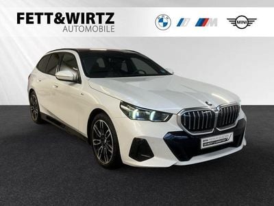 Gebraucht BMW 520 M Sport 208 PS (152 kW) 2025 Mineralweiss metallic Kombi