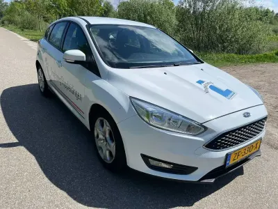 Gebraucht Ford Focus Trend 95 PS (69 kW) 2016 Weiß Limousine