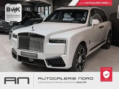 Neu Rolls Royce Cullinan 600 PS (441 kW) 2026 Crystal over selby grey SUV