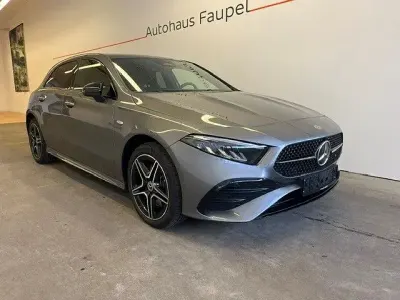 Gebraucht Mercedes A250 AMG line 163 PS (119 kW) 2025 Grau Limousine
