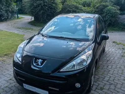 Gebraucht Peugeot 207 92 PS (67 kW) 2010 Schwarz