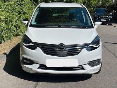 Weiß Gebraucht 2018 Opel Zafira Tourer Business Innovation Van / Kleinbus | 19.900 €