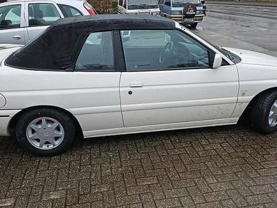 Gebraucht Ford Escort Cabriolet 105 PS (77 kW) 1993 Weiß Cabrio