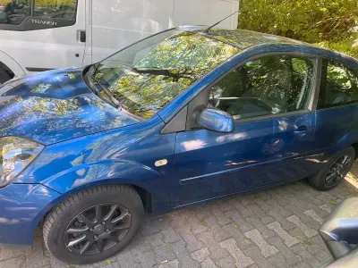 Używany Ford Fiesta 69 KM (50 kW) 2008 Niebieski Hatchback