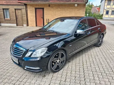Gebraucht Mercedes E200 Avantgarde 184 PS (135 kW) 2011 Schwarz Limousine