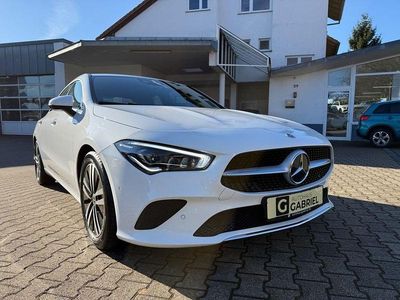 Weiß Gebraucht 2022 Mercedes CLA220 Business Limousine | 30.990 € (Etwas zu teuer)