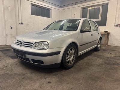 Silber Gebraucht 2000 VW Golf IV Kleinwagen | 1.500 € (Guter Preis)