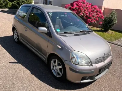 Gebraucht Toyota Yaris 105 PS (77 kW) 2003 Silber Kleinwagen