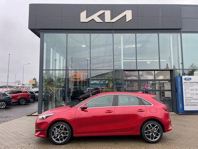 Neu Kia Ceed Spirit 140 PS (102 kW) 2025 Rot Kleinwagen