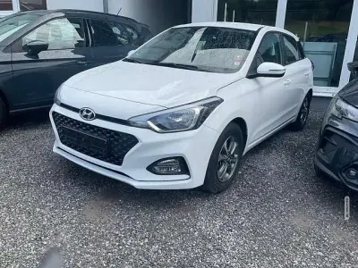 Gebraucht Hyundai i20 Trend 101 PS (74 kW) 2020 Weiß Kleinwagen